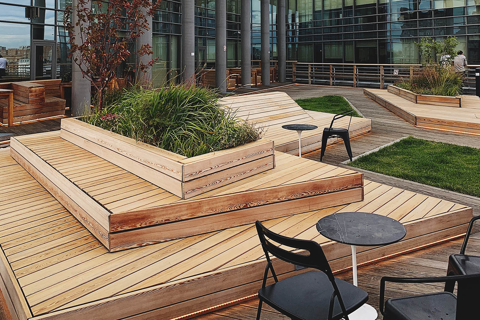 Ny trapterrasse ved et hus